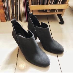 Vince Camuto Francia Grey Suede Booties Size 9 EUC
